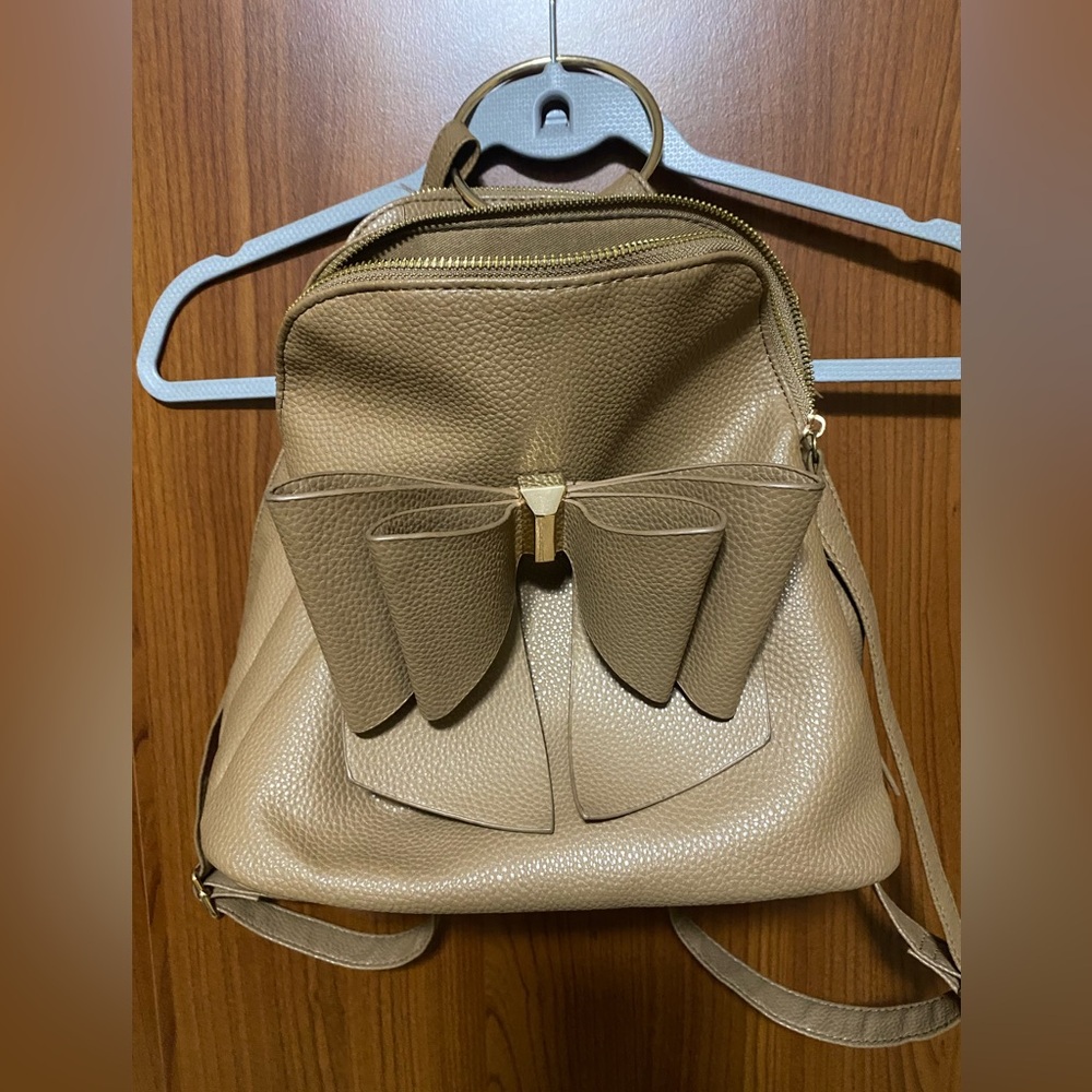 CROSSI New York Tan Bow Backpack With Gold Detail